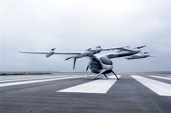 峰飞航空科技eVTOL航空器“V2000CG凯瑞鸥”在上海浦东国际机场完成特许飞行
